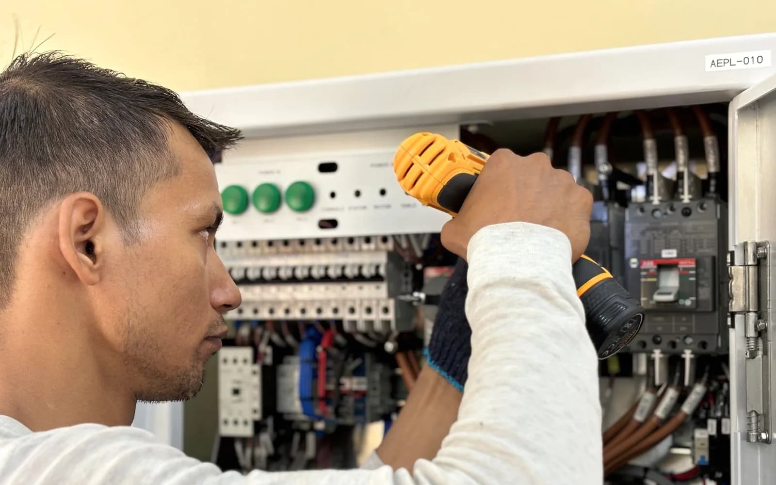 Marketing local para electricistas - software AdSpark para marketing local de pymes
